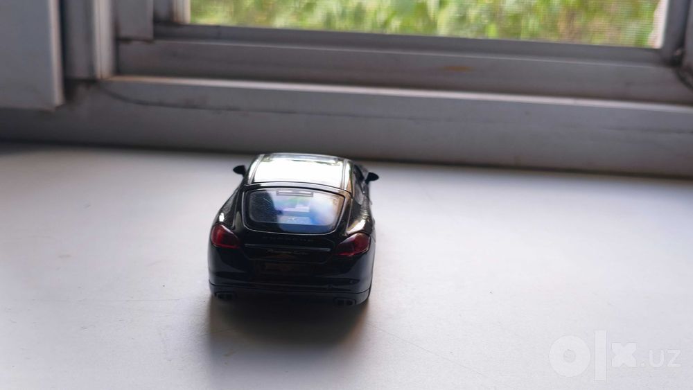 Коллекционная модель Porsche Panamera (Масштаб 1:38)
