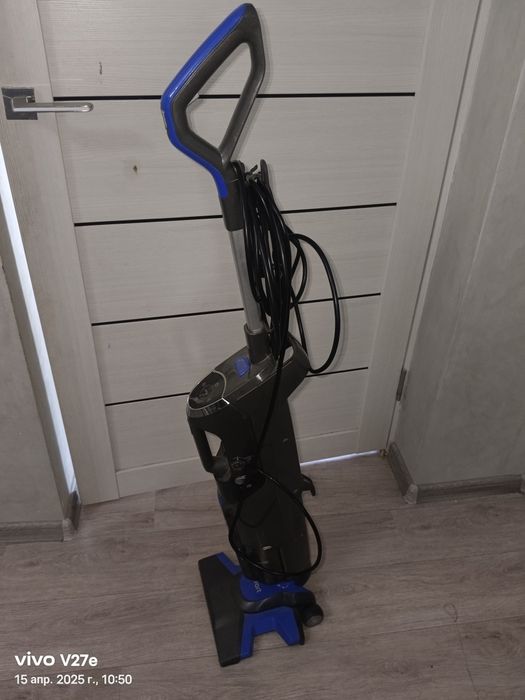 Пылесос вертикальный