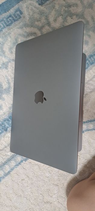 Продам Macbook Air (2020) срочно