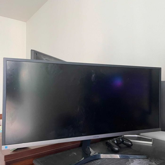 display ul este spart ,se vinde doar ptr piese ,Samsung 34” Ultrawide LS34J550 – pornește, imagine cu defect, perfect piese / reparație