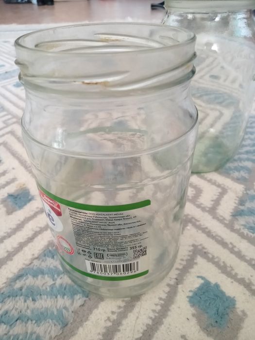 Банки  литровые.