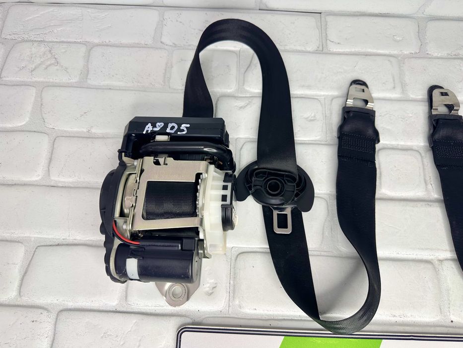 Предни колани AUDI A8 D5 0589P1000799