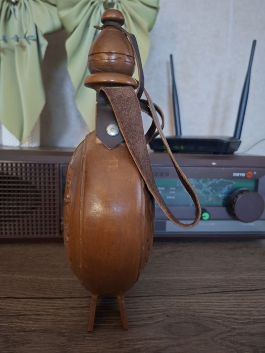 Plosca veche din lemn. Este noua, nefolosita!