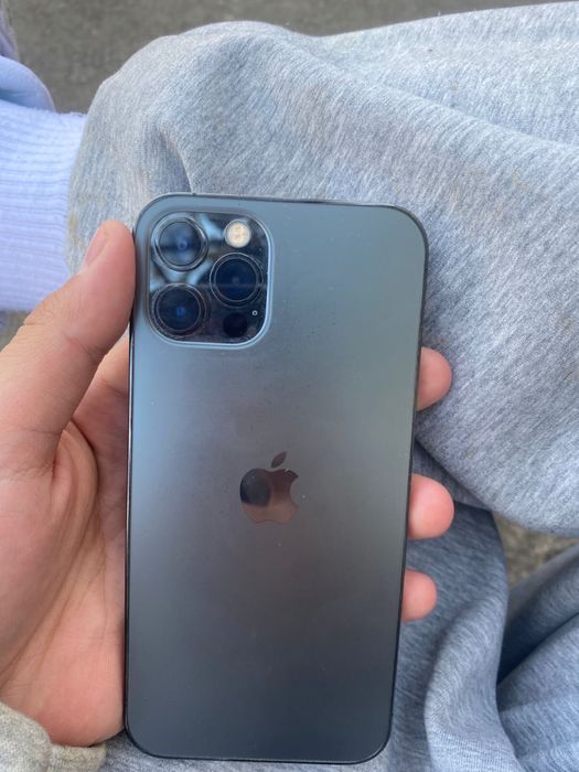 Айфон 12 про в черном цвете