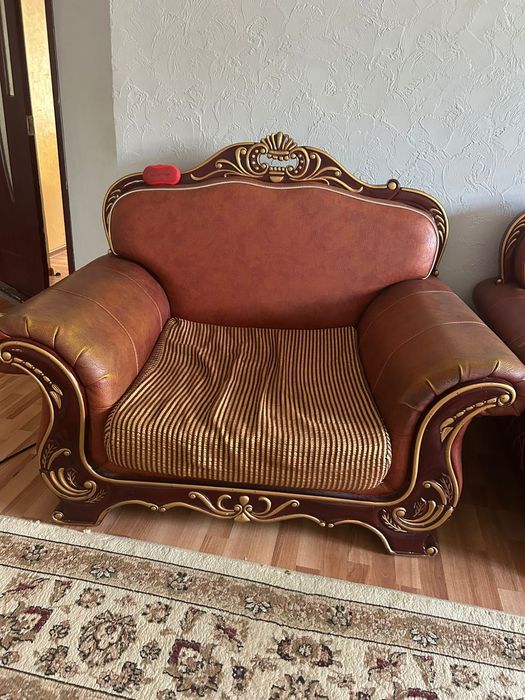 Кожаный диван-кресло