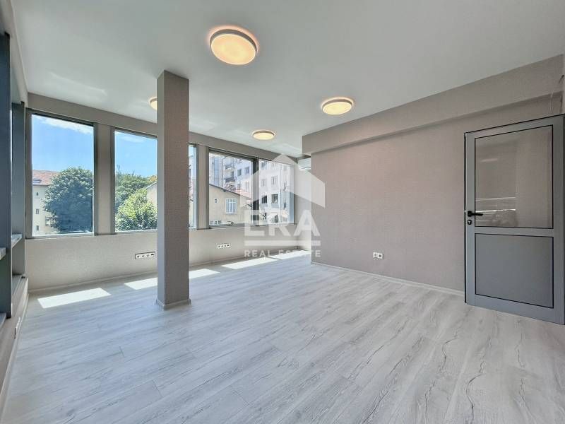 Дава се под наем Офис в София, Център - 171 кв.м за 2565 € - Снимка #7