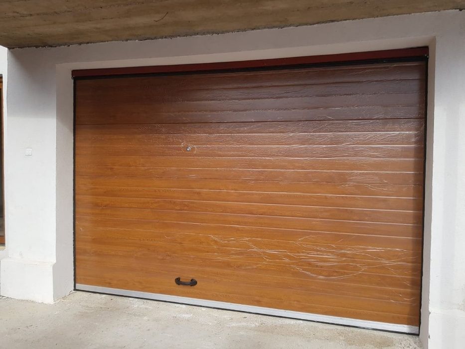 Usi de garaj sectionale stejar auriu