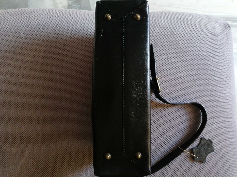 Дамска чанта естествена кожа.