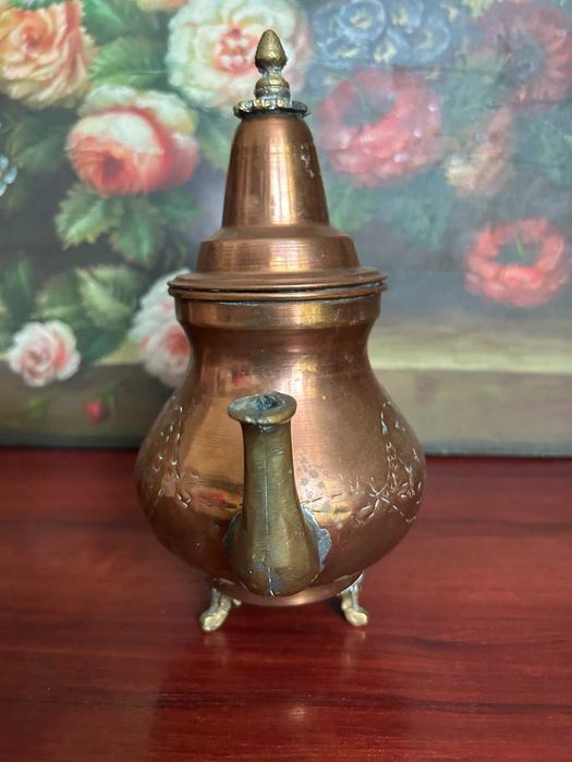 A381 550g, 25 cm H, 21cm latime Frumos ceainic alama si bronz