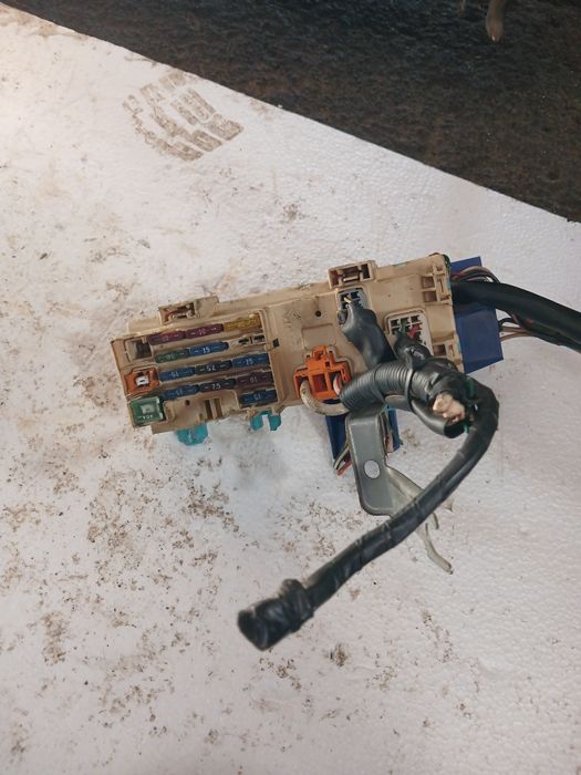 Блок предохранителей Тоета Карина Е объем 1,6