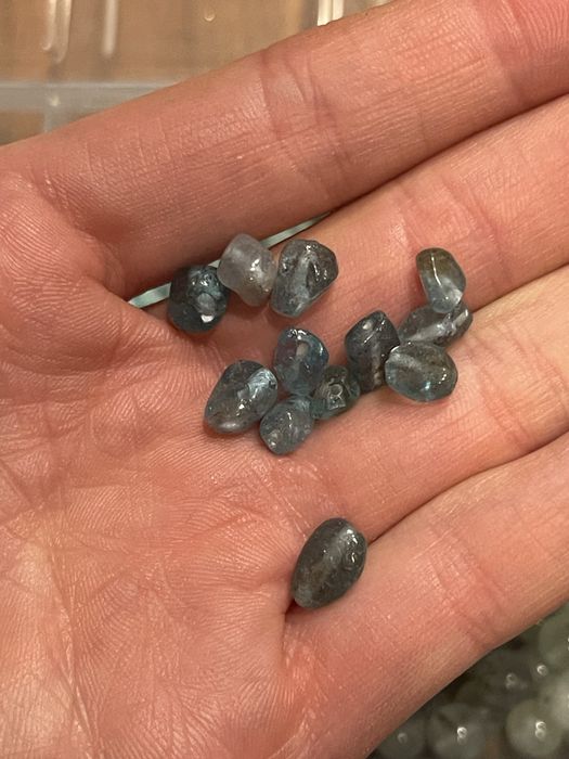 Кутия мъниста за бижута — естествени камъни, минерали и други