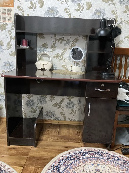 Письменный стол срочно продам