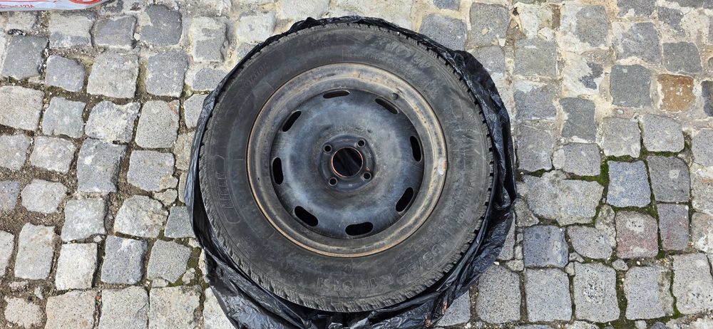 Продавам зимни гуми с железни джанти R15 - 4 броя