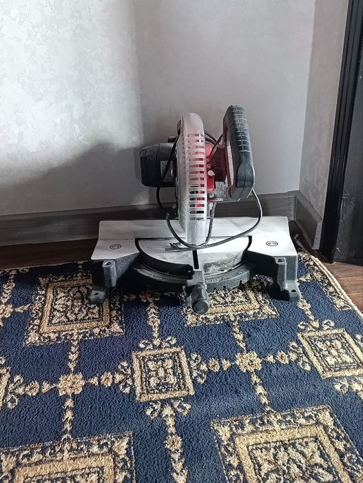 Elektron arra burchakli