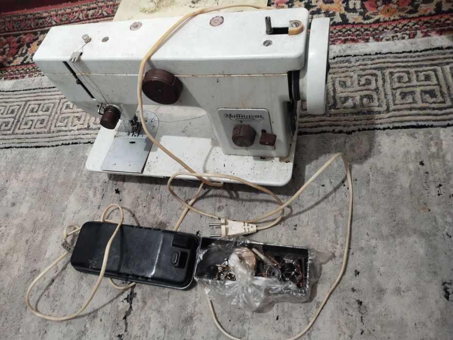 Продам советскую швейную машинку