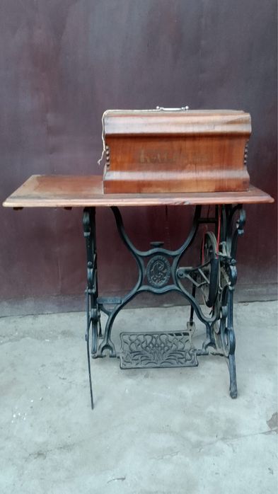 Masina de cusut Singer
