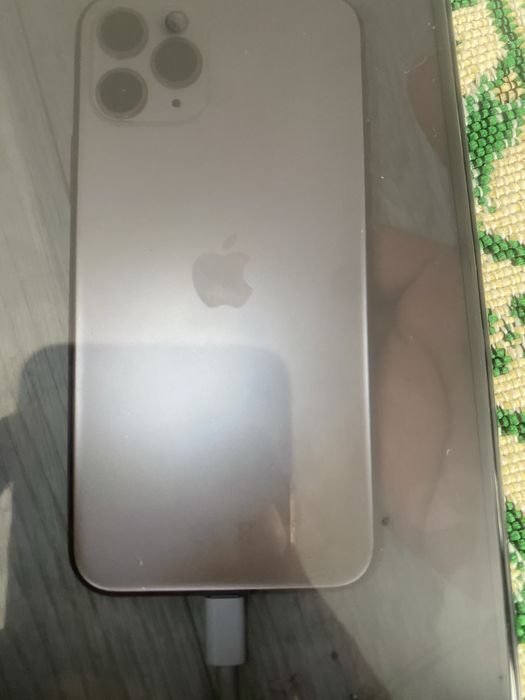 11 про айфон в отличном состояние