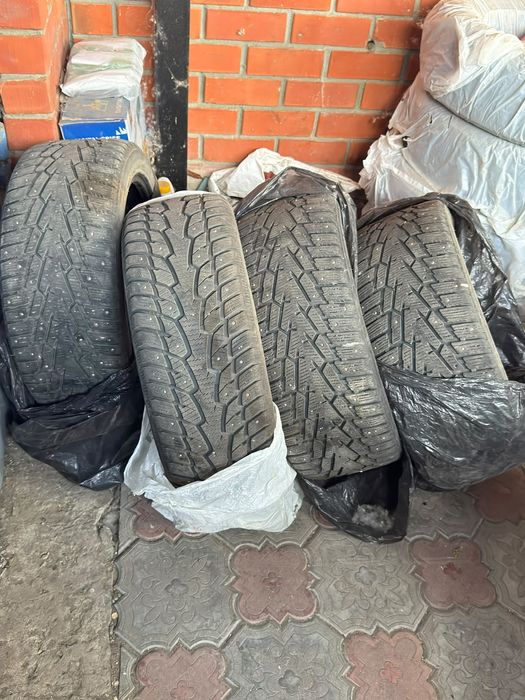 Продается шины  комплект 4 штуки