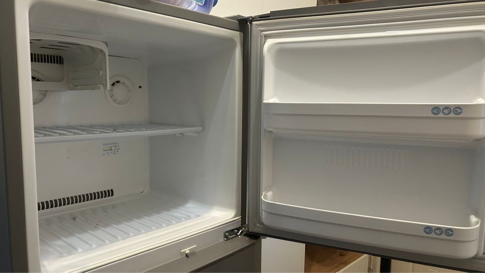 Продаю Холодильник LG