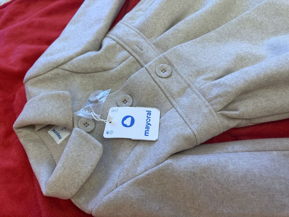 Пальто для девочки новое