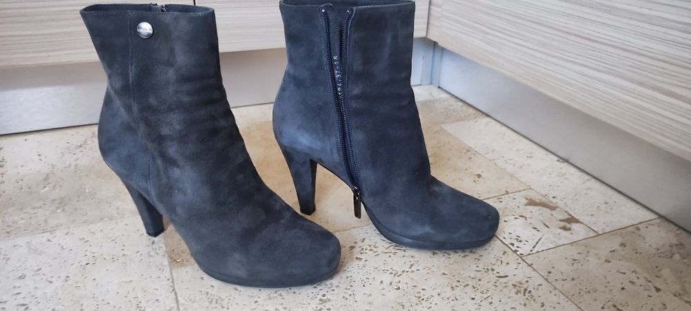 Vând botine piele întoarsă