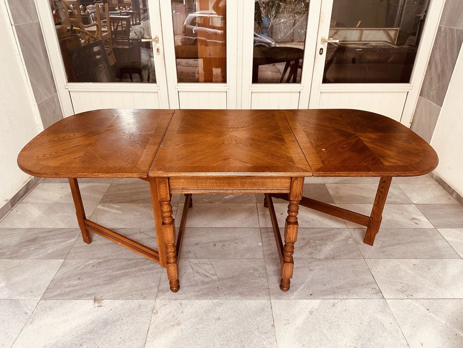 Разтегателна дъбова трапезна маса с падащи плотове