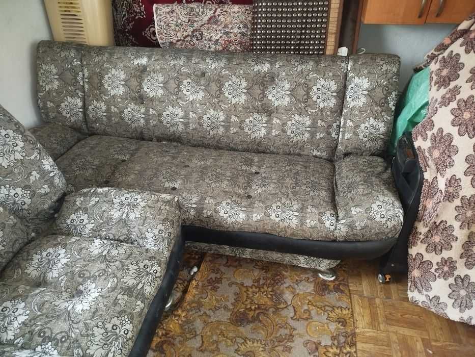 Продам раскладыне диван и два кресла