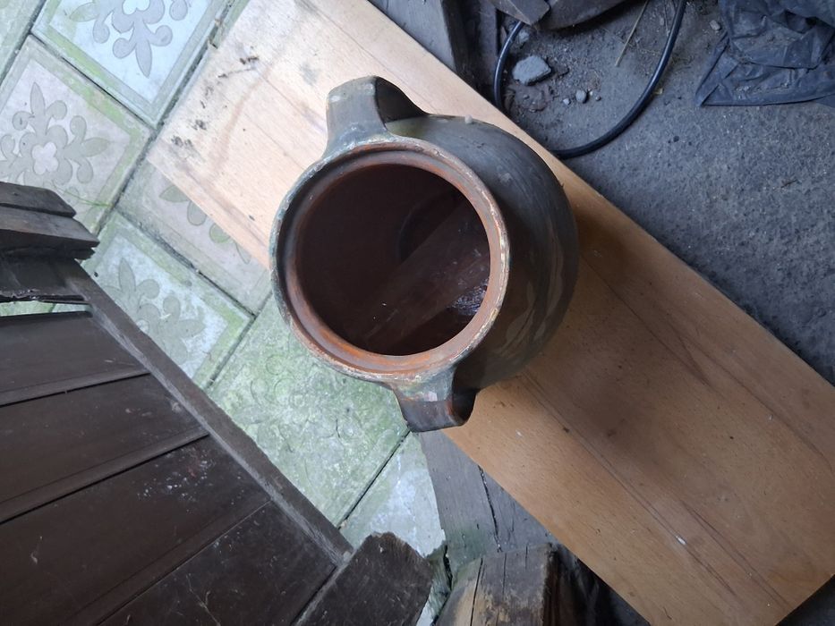 Vint vase de lut foarte vechi mai mult de 35 ani