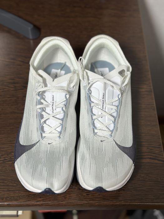 Продам беговые кроссовки Nike