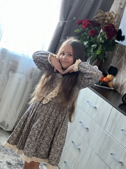 Продам куртки и платья до 146 р