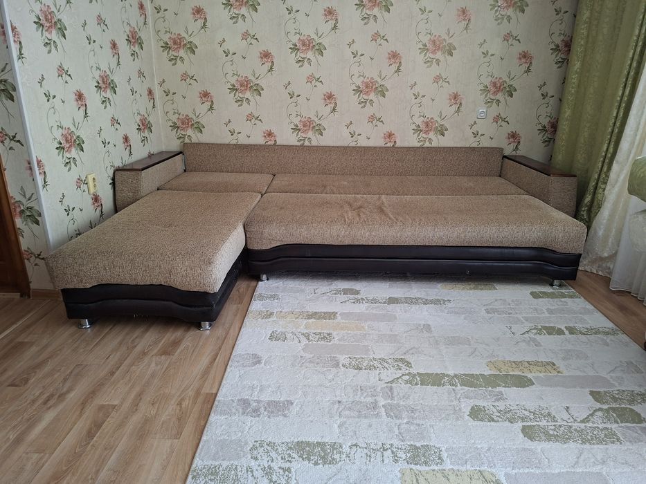 Диван угловой,длинной 3м.20
