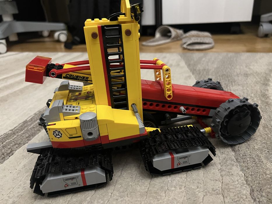 Продам Lego гусеничный бульдозер