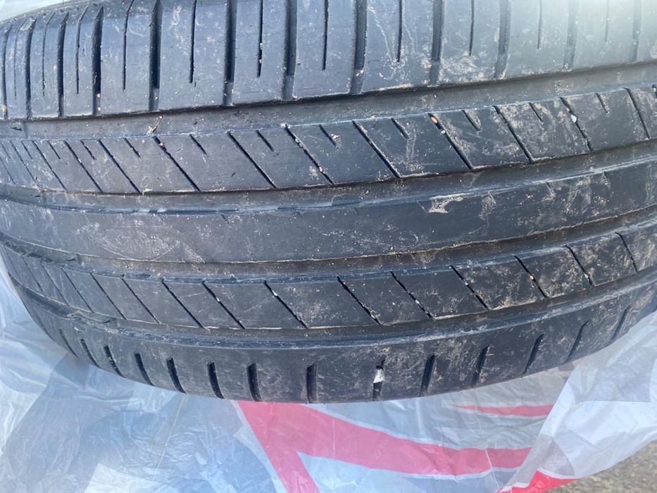 Продаю резину 245/45/19