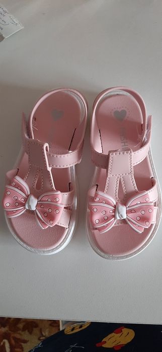 Продам детские сандали