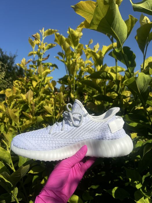 Yeezy 350 din spuma