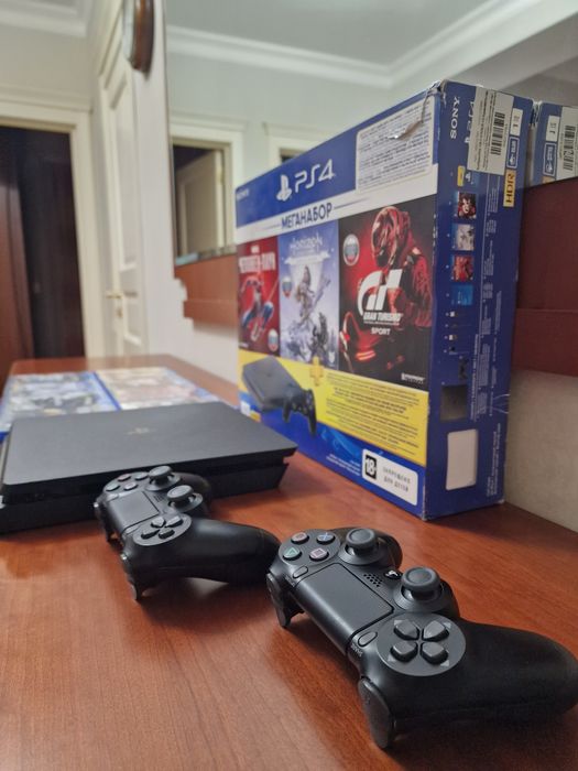 PS4 Sony play station slim 1Tb +2 джойстика +8 игр
