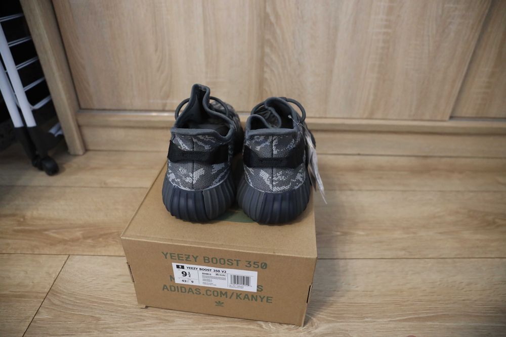 Yeezy 350 v2 Dark Salt 41