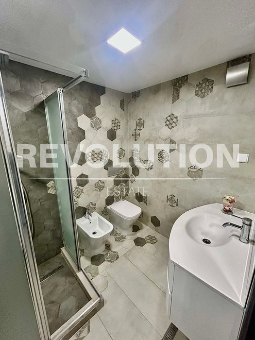 Тристаен апартамент  в гр.Варна, Център!