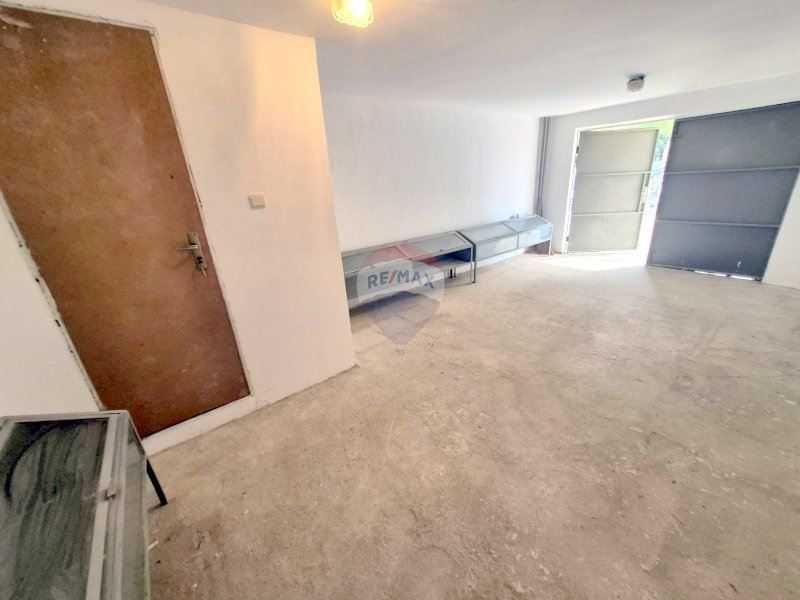 Дава се под наем Гараж / Паркомясто в Варна, Трошево - 26 кв.м за 153 € - Снимка #2