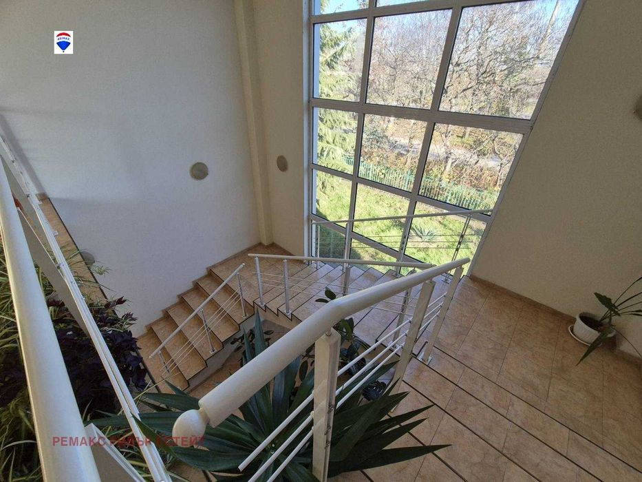 Дава се под наем Офис в Русе, Промишлена зона - Изток - 325 кв.м за 1000 € - Снимка #13