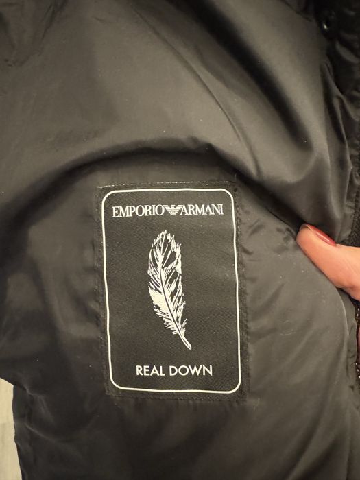 Продам новую куртку Armani размер 42