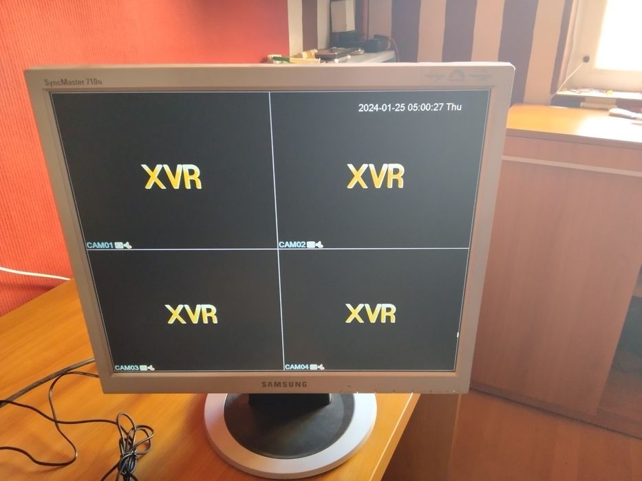 оригинален 17 инчов монитор Самсунг-перфектен