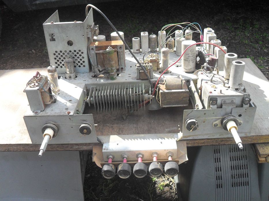 стари радио и телевизионни приемници