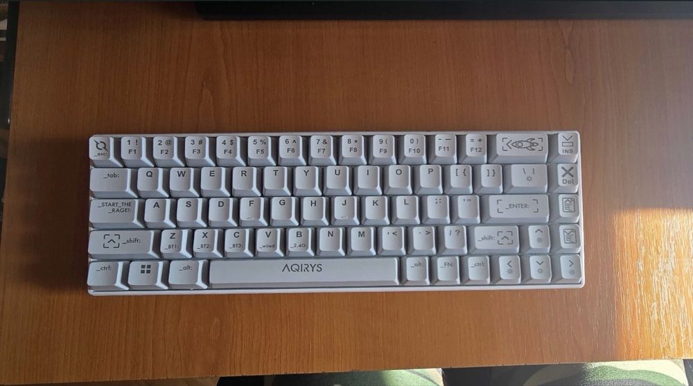 Tastatură mecanică AQIRYS Mira White 65% wireless RGB - cutie + accesorii