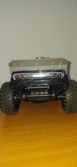 Masina cu telecomanda