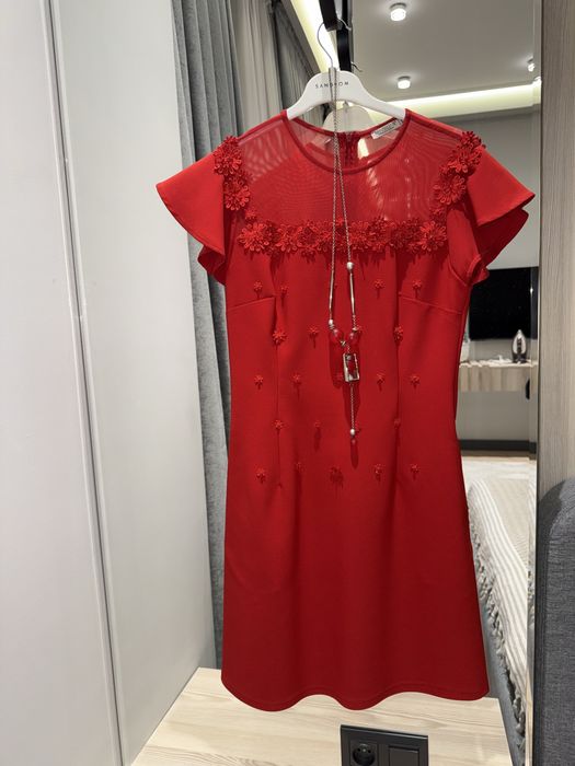 Красное вечернее платье