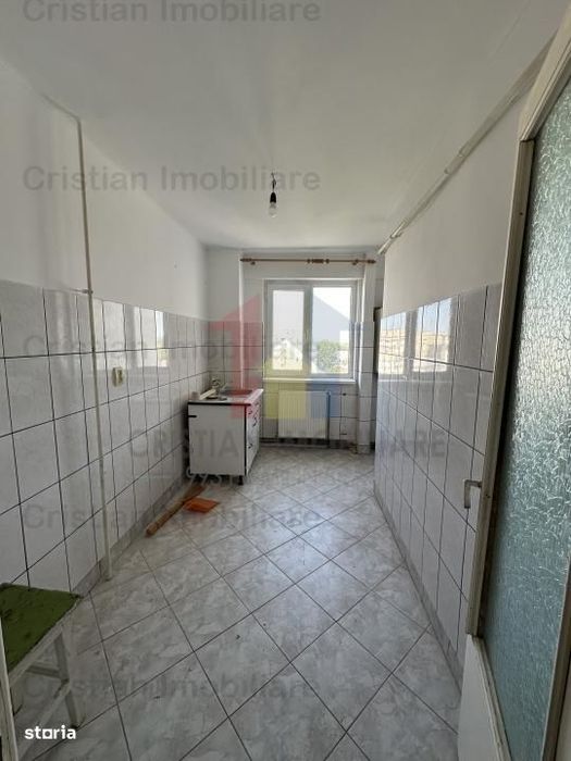 3 camere, Decomandat, etaj intermediar in bloc cu lift, Viziru 3