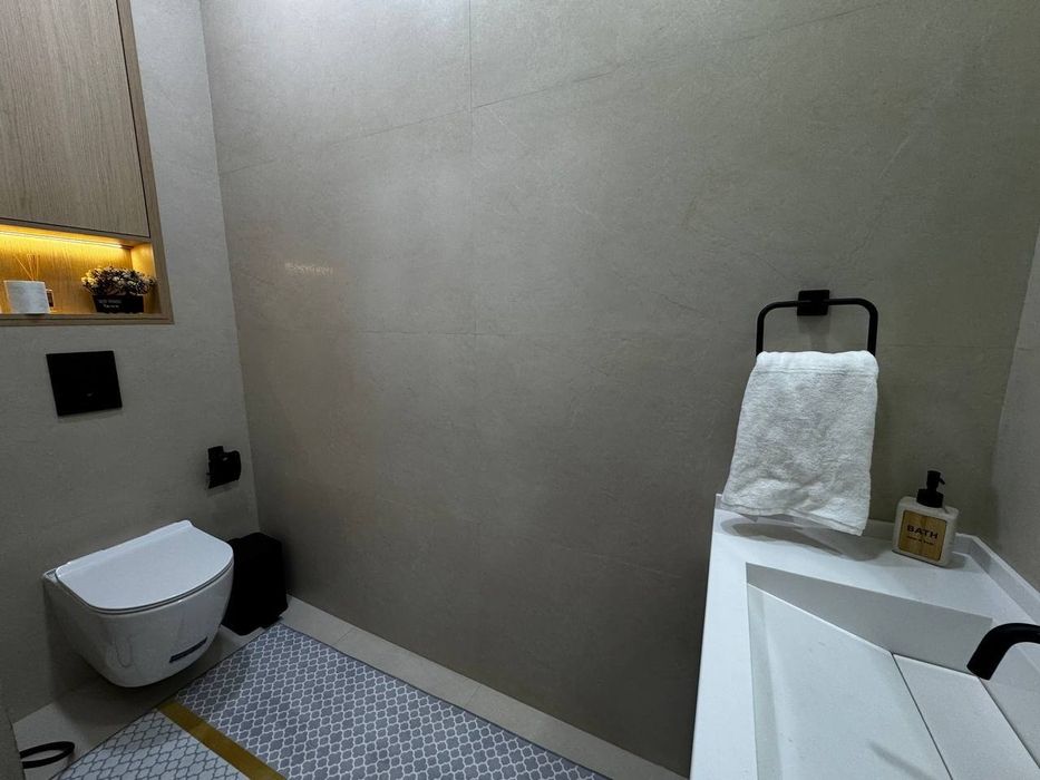 СРОЧНО! ПРОДАЁТСЯ 2/6/9 квартира в ЖК "IMPERIAL"
метро Ойбек 
Мирабадс