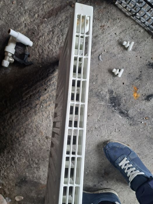 Calorifere opt bucăți folosite un sezon