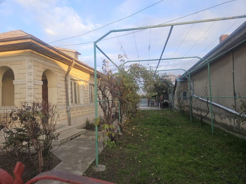 Casa centrala de vanzare!